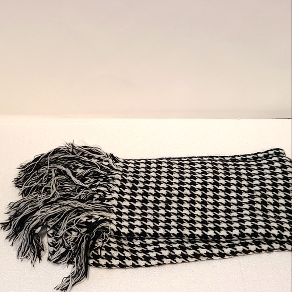 Houndstooth scarf - Picture 1 of 2